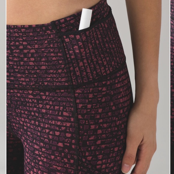 NWT Lululemon Outrun Crop - Picture 5 of 16